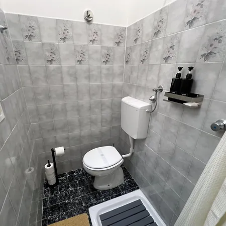 Roberto - Design Ed Eleganza Nel Cuore Di *