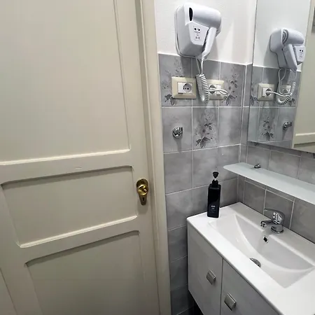 Roberto - Design Ed Eleganza Nel Cuore Di * Imola