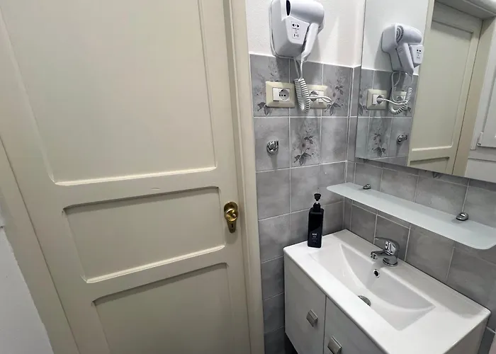 Roberto - Design Ed Eleganza Nel Cuore Di * Imola